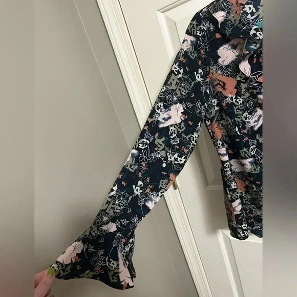 Sanctuary Blouse Blue V Neck Bell Long Sleeve Floral Medium - Picture 3 of 5